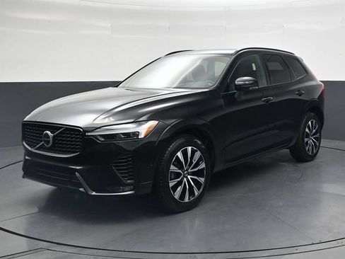 Used 2024 Volvo XC60 B5 Plus AWD/4WD image 9