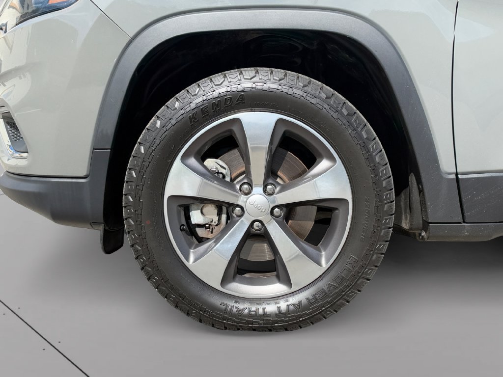 Certified 2020 Jeep Cherokee Limited AWD/4WD image 30