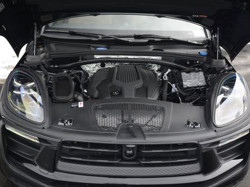 Certified 2025 Porsche Macan image 36