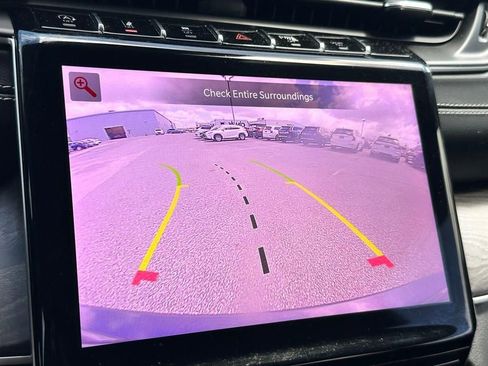 Used 2023 Jeep Grand Cherokee Limited w/ Black Appearance Package image 11