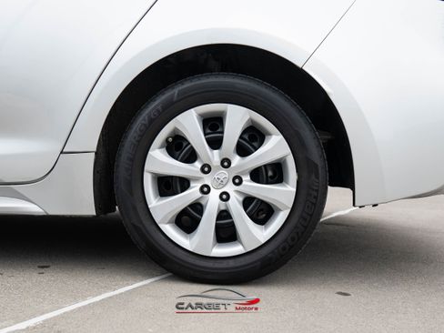 Used 2020 Toyota Corolla LE image 9