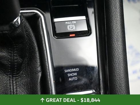 Used 2024 Jeep Compass Latitude image 32