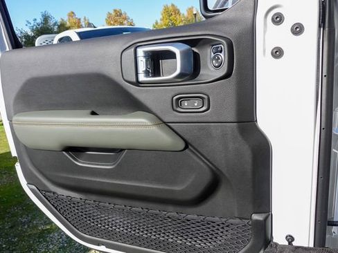 New 2026 Jeep Gladiator Mojave image 16