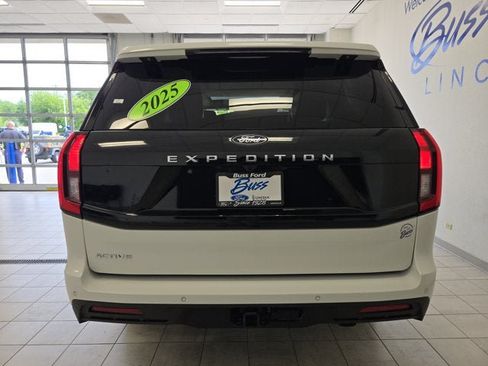 Used 2025 Ford Expedition Active AWD/4WD image 11