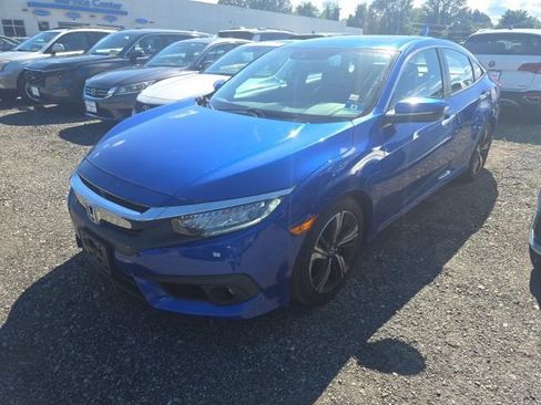 Used 2018 Honda Civic Touring image 2