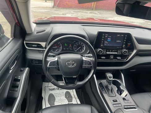 Used 2020 Toyota Highlander XLE image 13