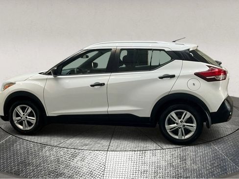Used 2019 Nissan Kicks S image 5