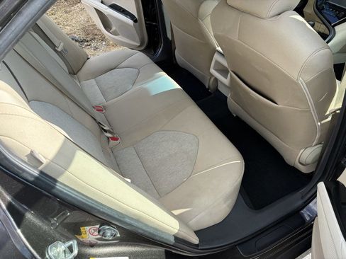 Used 2018 Toyota Camry LE image 15