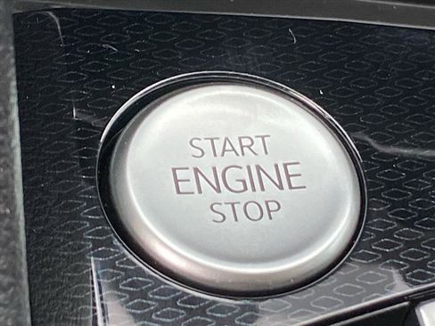 New 2026 Volkswagen Taos SE image 8