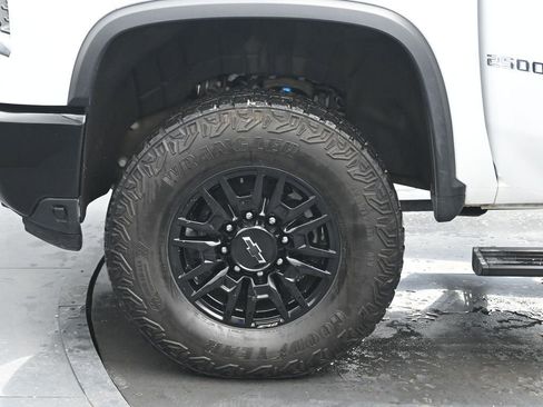 Used 2024 Chevrolet Silverado 2500 ZR2 w/ Technology Package image 34