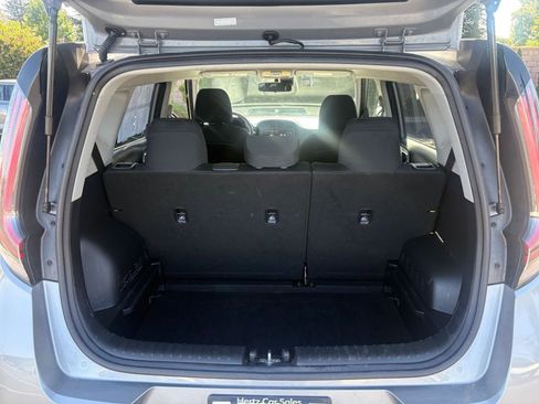 Used 2025 Kia Soul LX w/ LX Technology Package FWD image 29