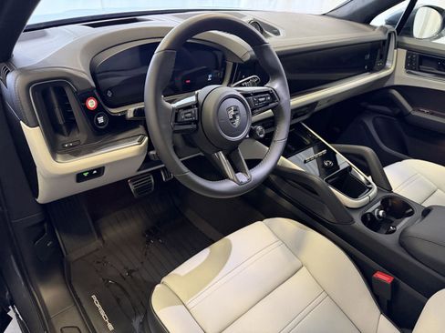 New 2026 Porsche Cayenne Turbo image 4