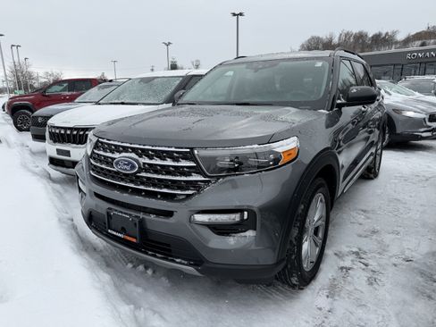 Used 2023 Ford Explorer XLT w/ Equipment Group 202A image 4