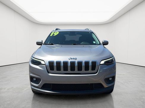 Used 2019 Jeep Cherokee Latitude Plus w/ Cold Weather Group AWD/4WD image 30