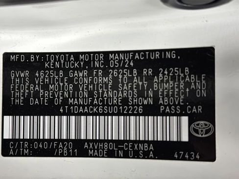 Used 2025 Toyota Camry LE FWD image 30