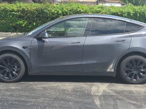 Used 2021 Tesla Model Y Long Range AWD/4WD image 3