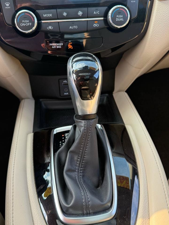 Used 2017 Nissan Rogue SL w/ SL Premium Package AWD/4WD image 18