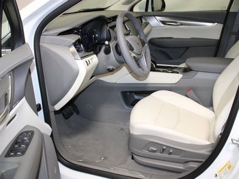 New 2025 Cadillac XT5 Premium Luxury image 4