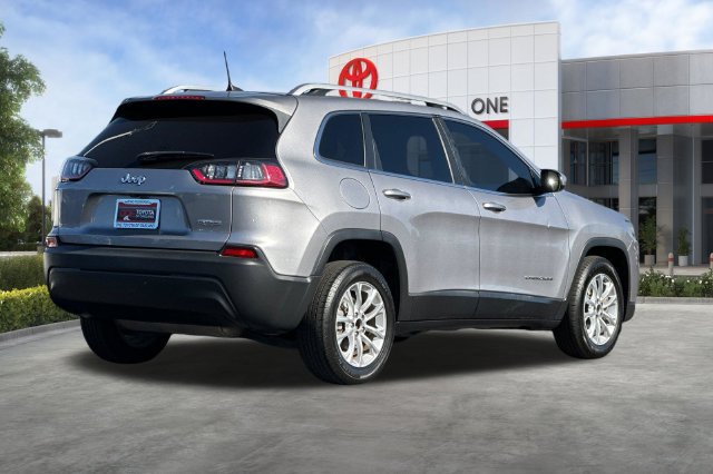 Used 2019 Jeep Cherokee Latitude w/ Popular Appearance Group FWD image 4