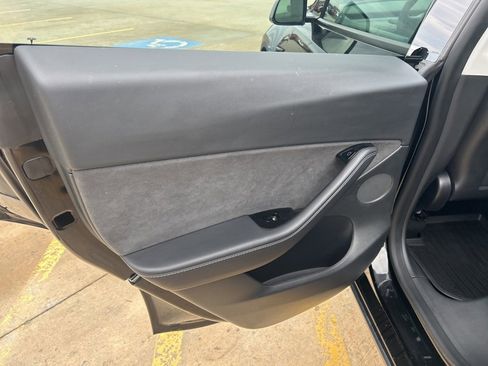 Used 2021 Tesla Model Y Long Range image 16