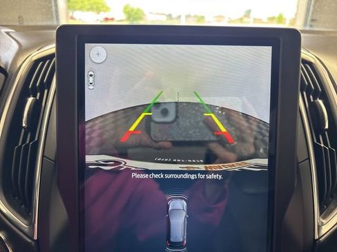 Used 2022 Ford Edge Titanium w/ Equipment Group 301A AWD/4WD image 9