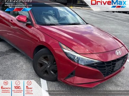 Used 2022 Hyundai Elantra SEL w/ Preferred Accessory Package FWD image 1