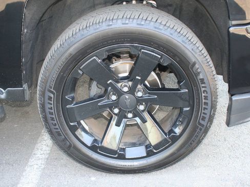 Used 2016 Chevrolet Silverado 1500 LTZ Z71 w/ LTZ Plus Package AWD/4WD image 10