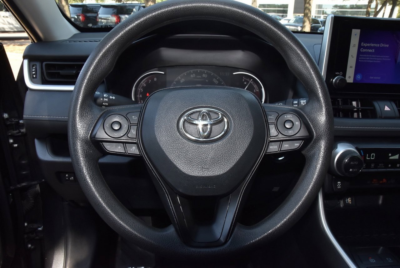 Used 2025 Toyota RAV4 XLE AWD/4WD image 22