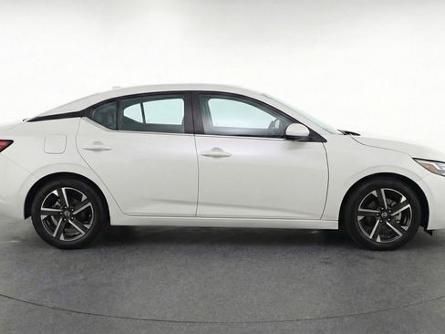 Used 2025 Nissan Sentra SV FWD image 11