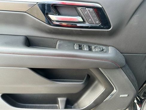 Used 2025 Chevrolet Tahoe RST image 23