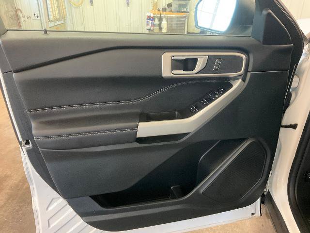 Certified 2024 Ford Explorer XLT w/ Equipment Group 202A AWD/4WD image 9