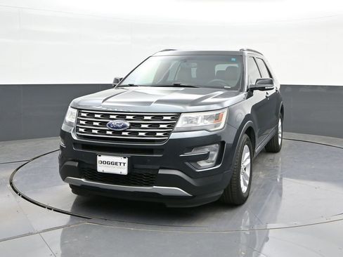 Used 2016 Ford Explorer XLT w/ Equipment Group 202A image 27