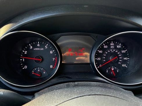 Used 2017 Kia Sedona LX image 13