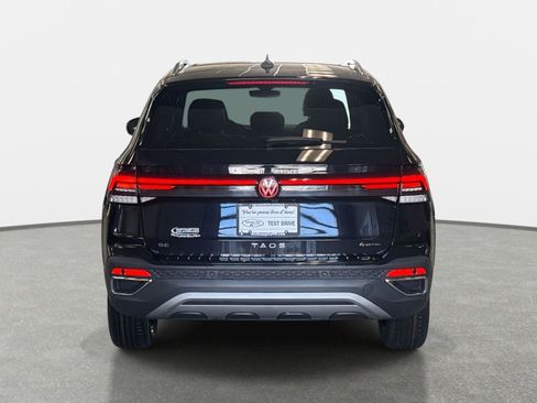 New 2026 Volkswagen Taos SE image 6