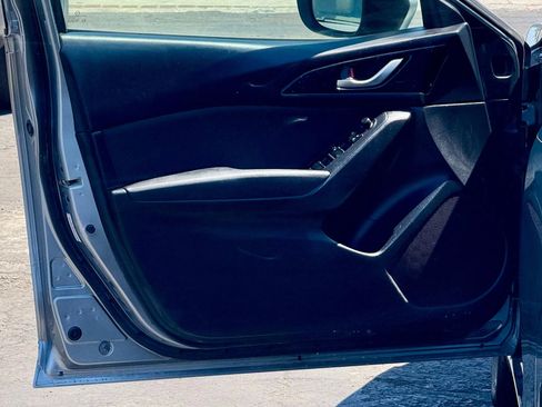 Used 2015 MAZDA MAZDA3 i Touring image 10