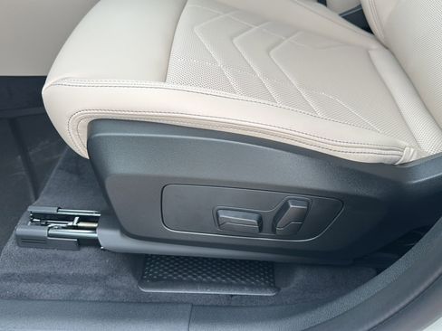 New 2025 BMW X1 xDrive28i w/ Technology Package image 12