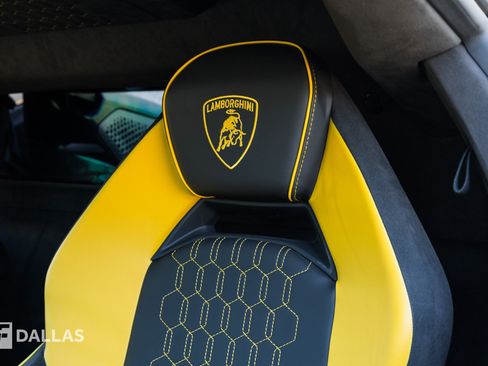Used 2024 Lamborghini Revuelto AWD/4WD image 30