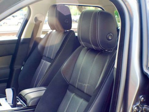 Used 2019 Land Rover Range Rover Velar S image 22