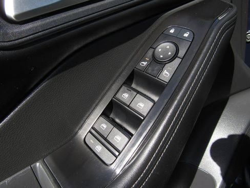 Used 2025 Nissan Rogue SV image 19