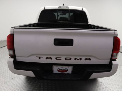 Certified 2018 Toyota Tacoma SR image 10