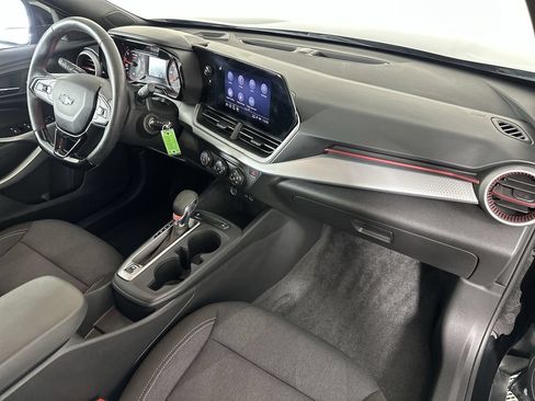 Used 2025 Chevrolet Trax RS w/ Sunroof Package FWD image 30