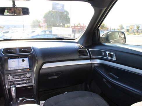 Used 2017 Ford Explorer XLT w/ Equipment Group 201A image 35