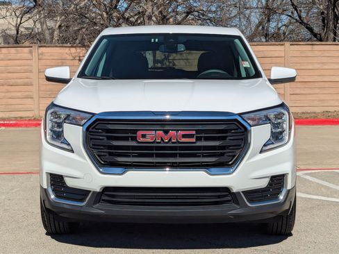 Used 2024 GMC Terrain SLE image 9