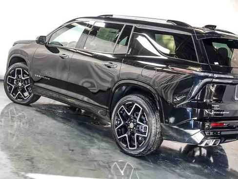 Used 2025 Chevrolet Traverse High Country FWD image 11