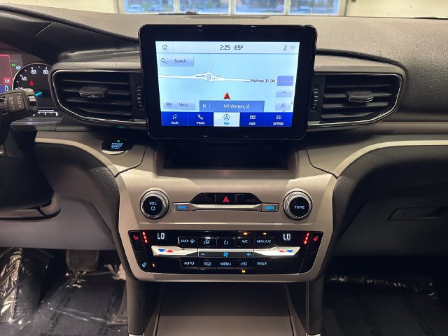 Used 2021 Ford Explorer XLT w/ Equipment Group 202A AWD/4WD image 11