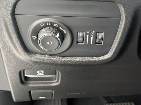 Used 2023 Jeep Grand Cherokee L Overland w/ Luxury Tech Group IV AWD/4WD image 16