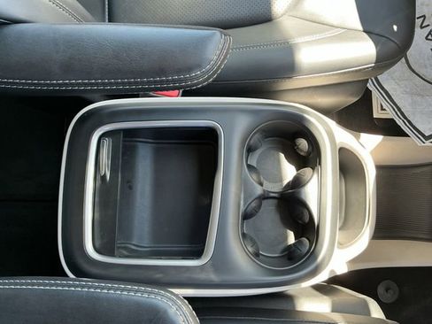 Used 2024 Chrysler Pacifica Touring-L FWD image 22