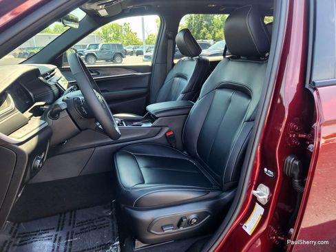 New 2025 Jeep Grand Cherokee Limited w/ Black Appearance Package image 28