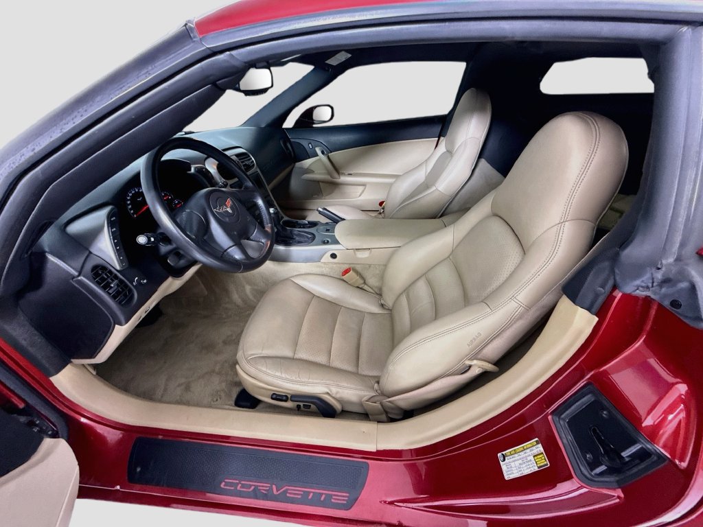 Used 2005 Chevrolet Corvette Coupe w/ Preferred Equipment Group RWD image 17