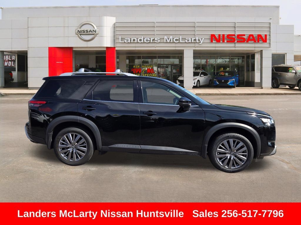 Used 2023 Nissan Pathfinder SL w/ SL Premium Package FWD image 2